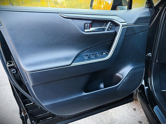 Toyota RAV4 10 of 24