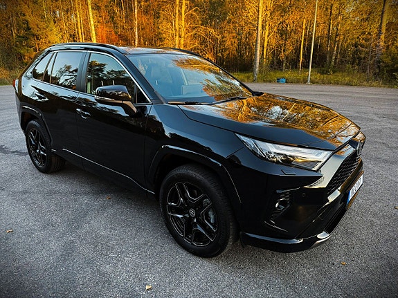 Toyota RAV4 7 of 24