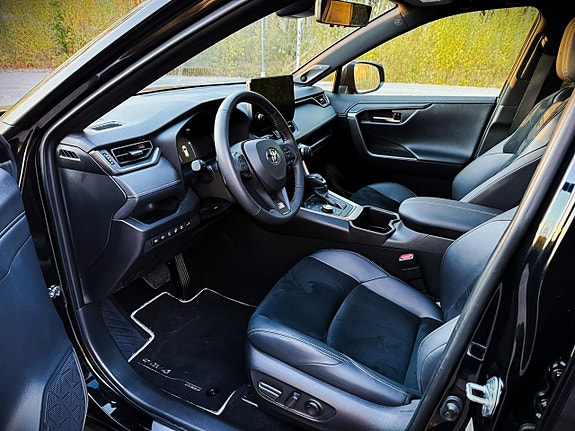Toyota RAV4 11 of 24