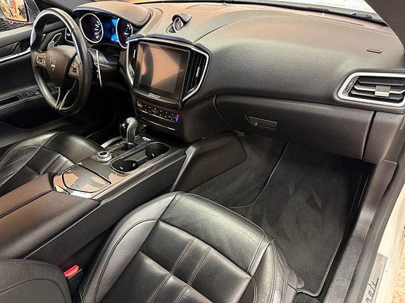 Maserati Ghibli 18 of 26