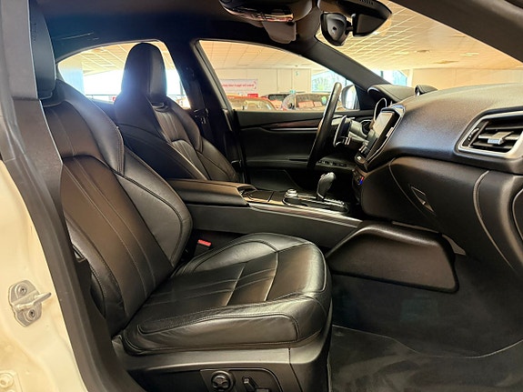 Maserati Ghibli 19 of 26