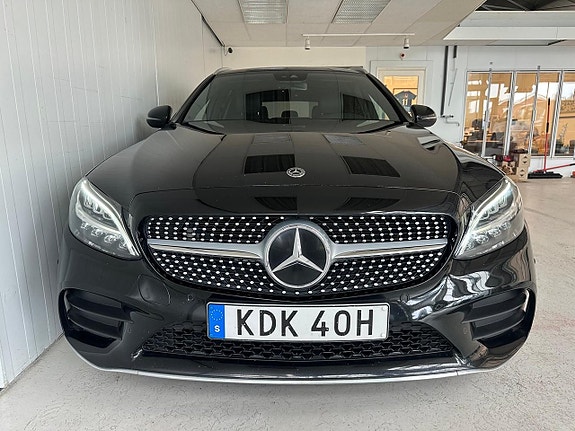 Mercedes-Benz C300 9 of 18