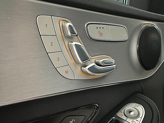 Mercedes-Benz C300 15 of 18