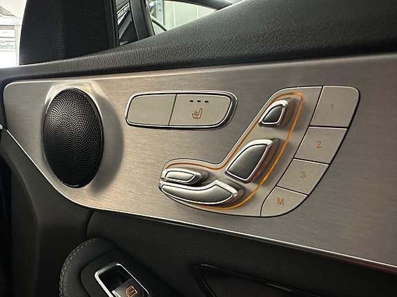 Mercedes-Benz C300 14 of 18