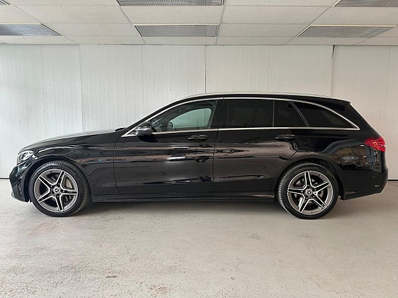 Mercedes-Benz C300 2 of 5