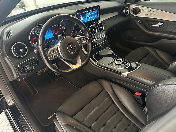 Mercedes-Benz C300 4 of 5