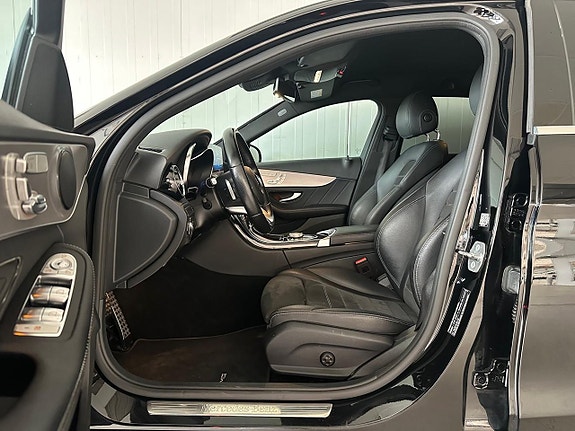 Mercedes-Benz C300 7 of 18