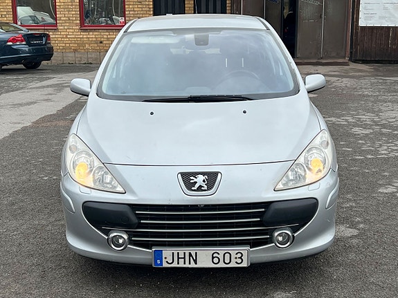 Peugeot 307 2 of 5