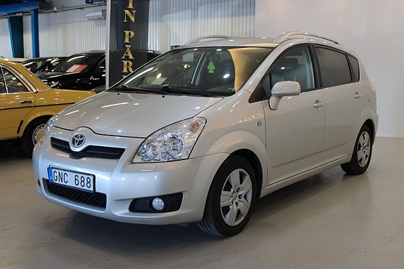 Toyota Corolla Verso 3 of 5