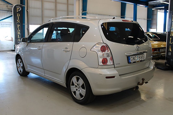 Toyota Corolla Verso 5 of 5
