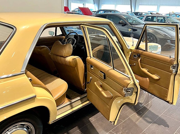 Mercedes-Benz 230 7 of 11