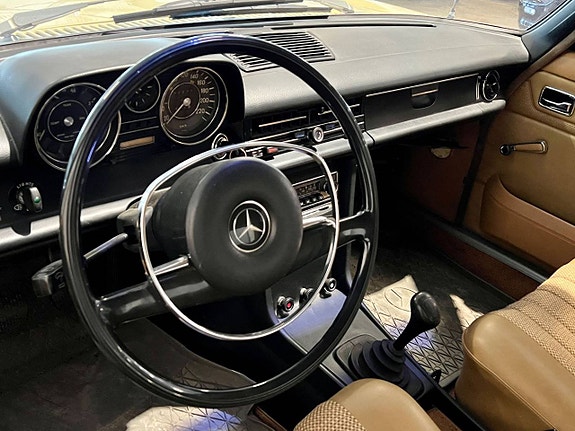 Mercedes-Benz 230 6 of 11