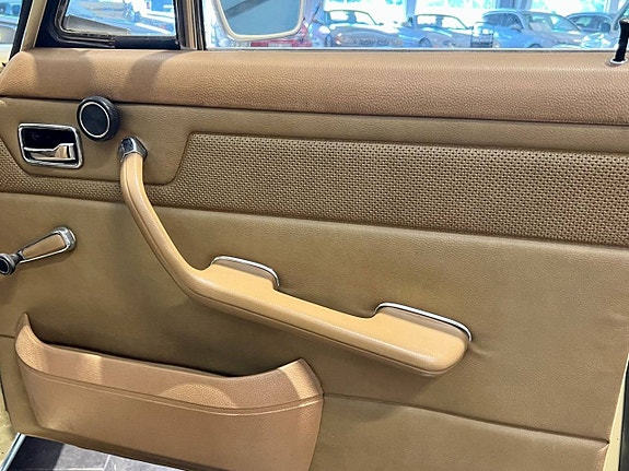 Mercedes-Benz 230 9 of 11