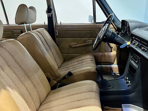 Mercedes-Benz 230 5 of 5