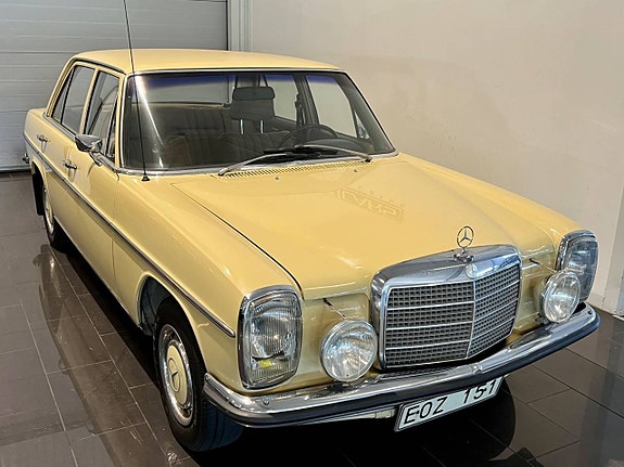 Mercedes-Benz 230 3 of 5