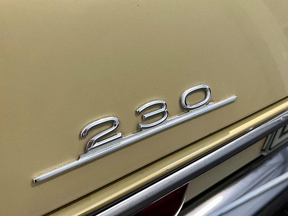 Mercedes-Benz 230 10 of 11
