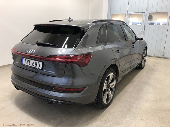 Audi e-tron 4 of 11