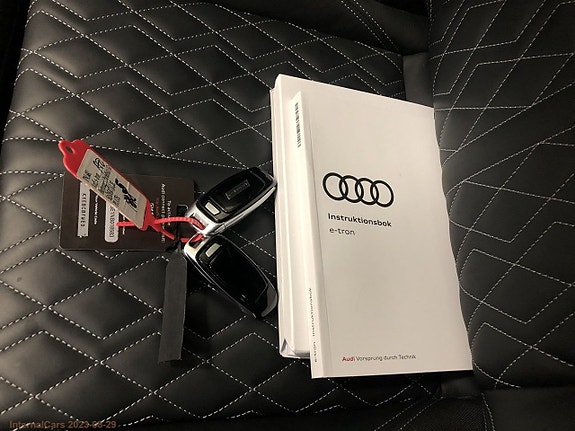 Audi e-tron 9 of 11