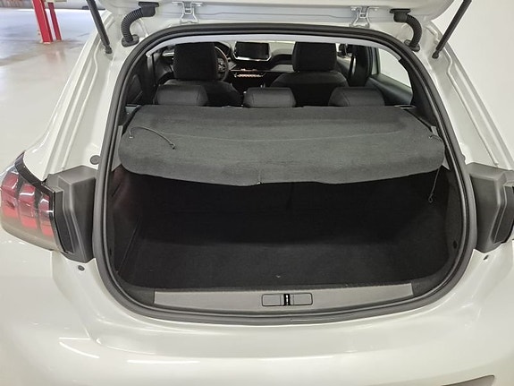 Peugeot 208 8 of 10