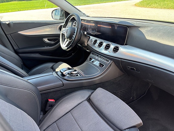 Mercedes-Benz E200 d 3 of 5
