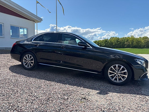 Mercedes-Benz E200 d 2 of 5
