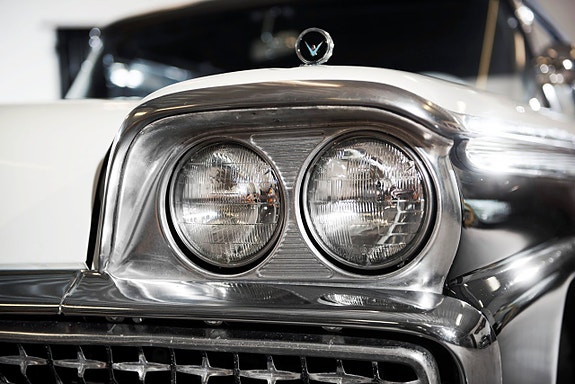 Ford Galaxie 3 of 5