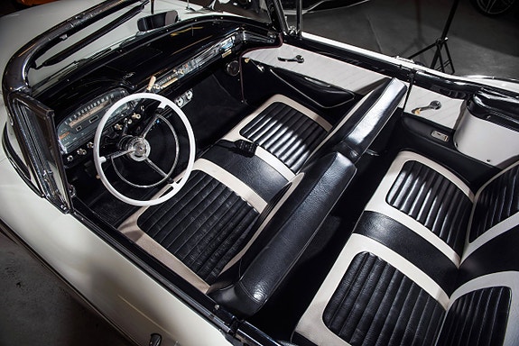 Ford Galaxie 6 of 15