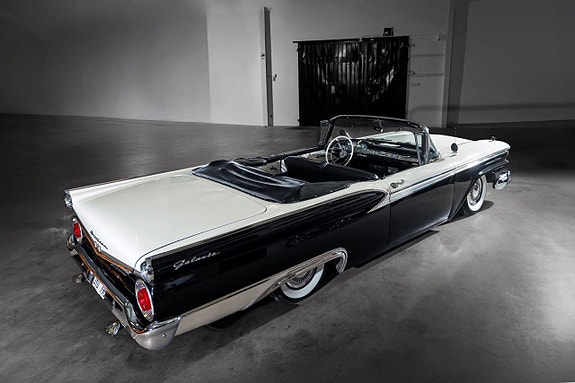 Ford Galaxie 15 of 15