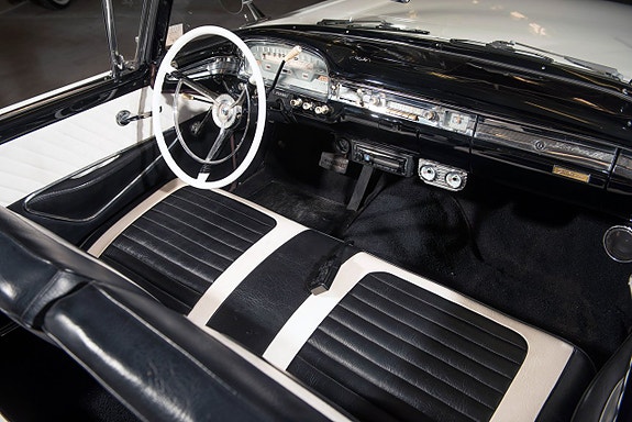 Ford Galaxie 10 of 15
