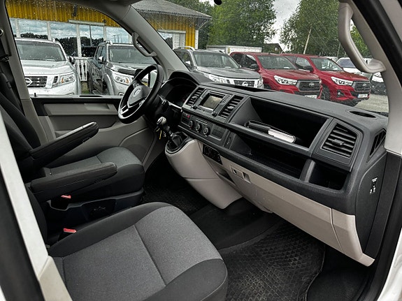Volkswagen Transporter 12 of 24
