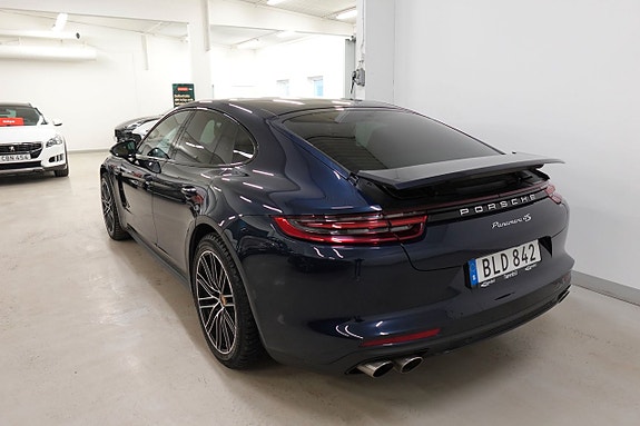 Porsche Panamera 4S 4 of 5