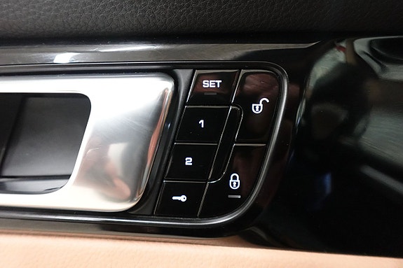 Porsche Panamera 4S 20 of 22