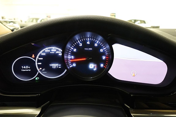 Porsche Panamera 4S 14 of 22