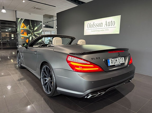 Mercedes-Benz SL63 2 of 5