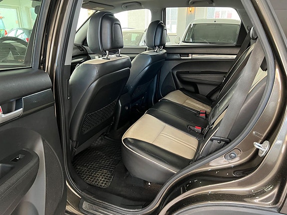 Kia Sorento 15 of 16