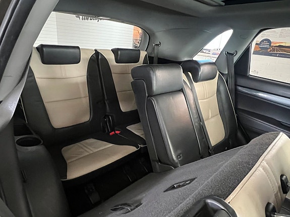 Kia Sorento 12 of 16