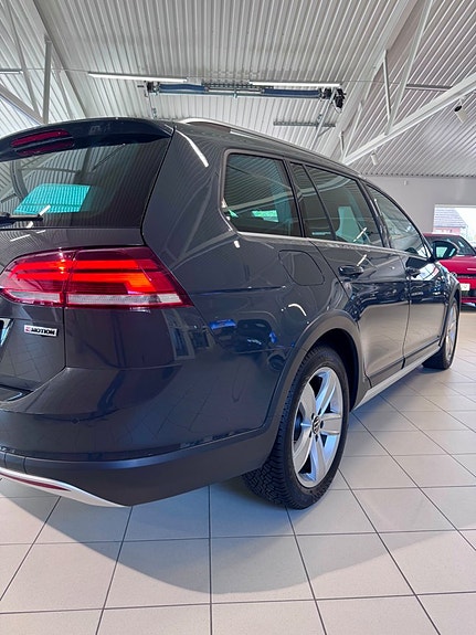Volkswagen Golf Alltrack 9 of 10