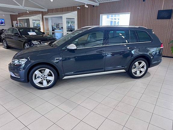 Volkswagen Golf Alltrack 3 of 5