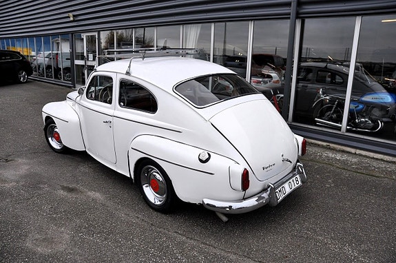 Volvo PV 3 of 12