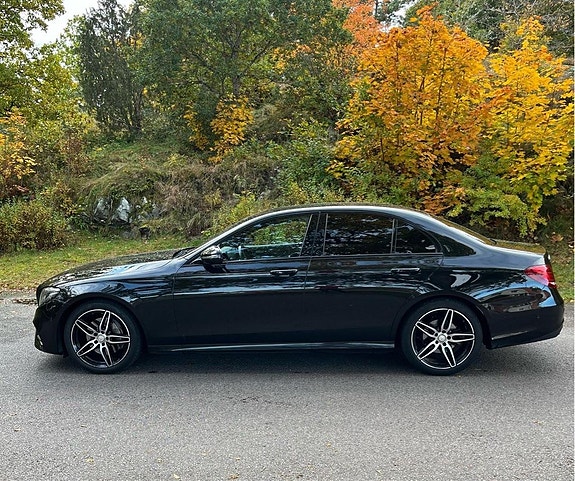 Mercedes-Benz E220 d 2 of 5