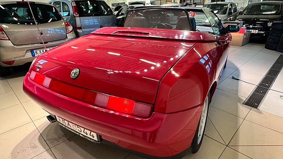Alfa Romeo Spider 13 of 29