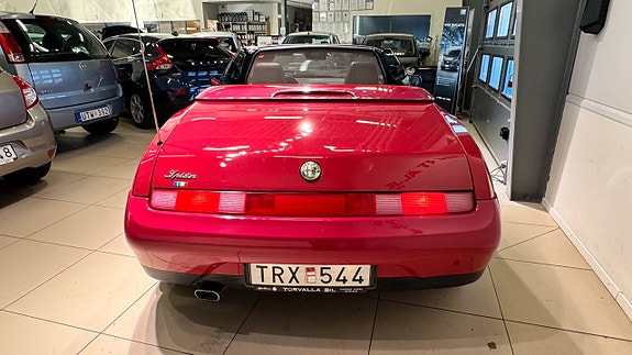 Alfa Romeo Spider 12 of 29