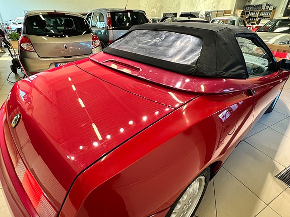 Alfa Romeo Spider 18 of 29