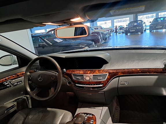 Mercedes-Benz S500 9 of 15
