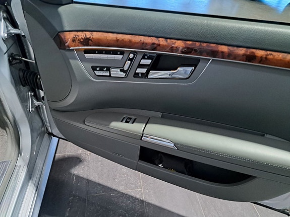 Mercedes-Benz S500 12 of 15