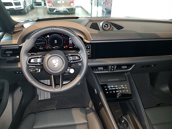 Porsche Macan 4 10 of 12