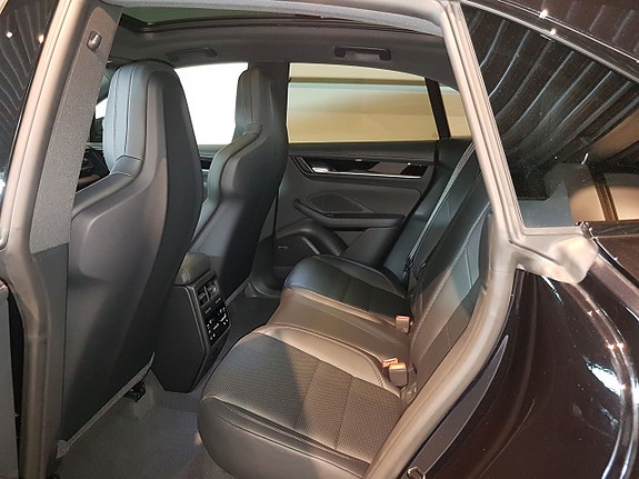 Porsche Macan 4 9 of 12