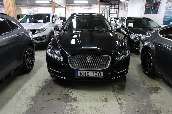 Jaguar XJ 8 of 30