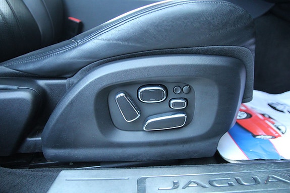 Jaguar XJ 25 of 30