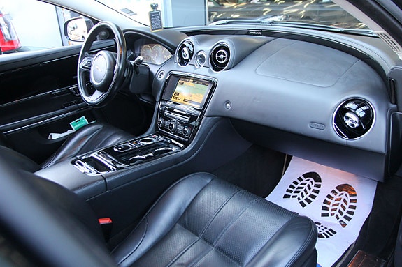 Jaguar XJ 23 of 30